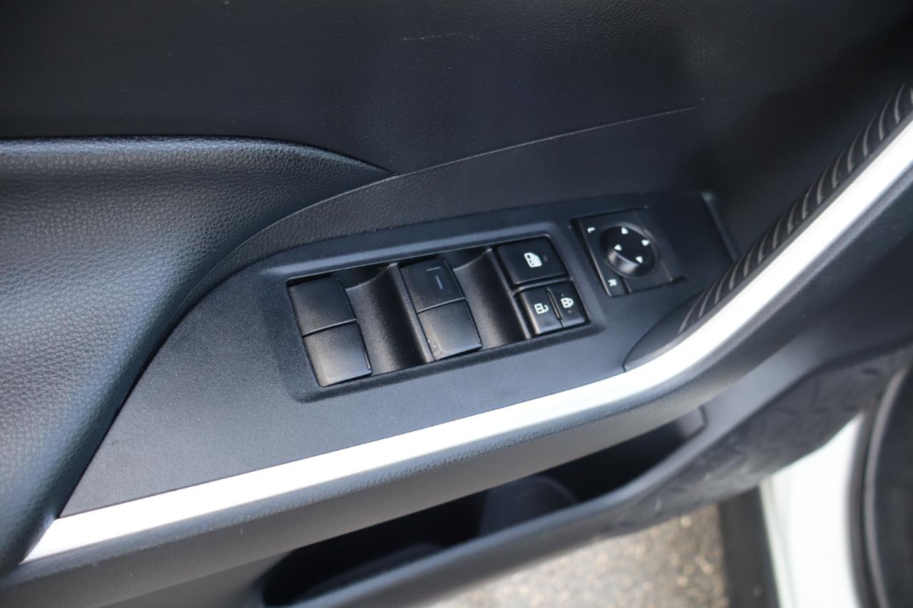 Toyota RAV4 LE AWD (Natl) 2020