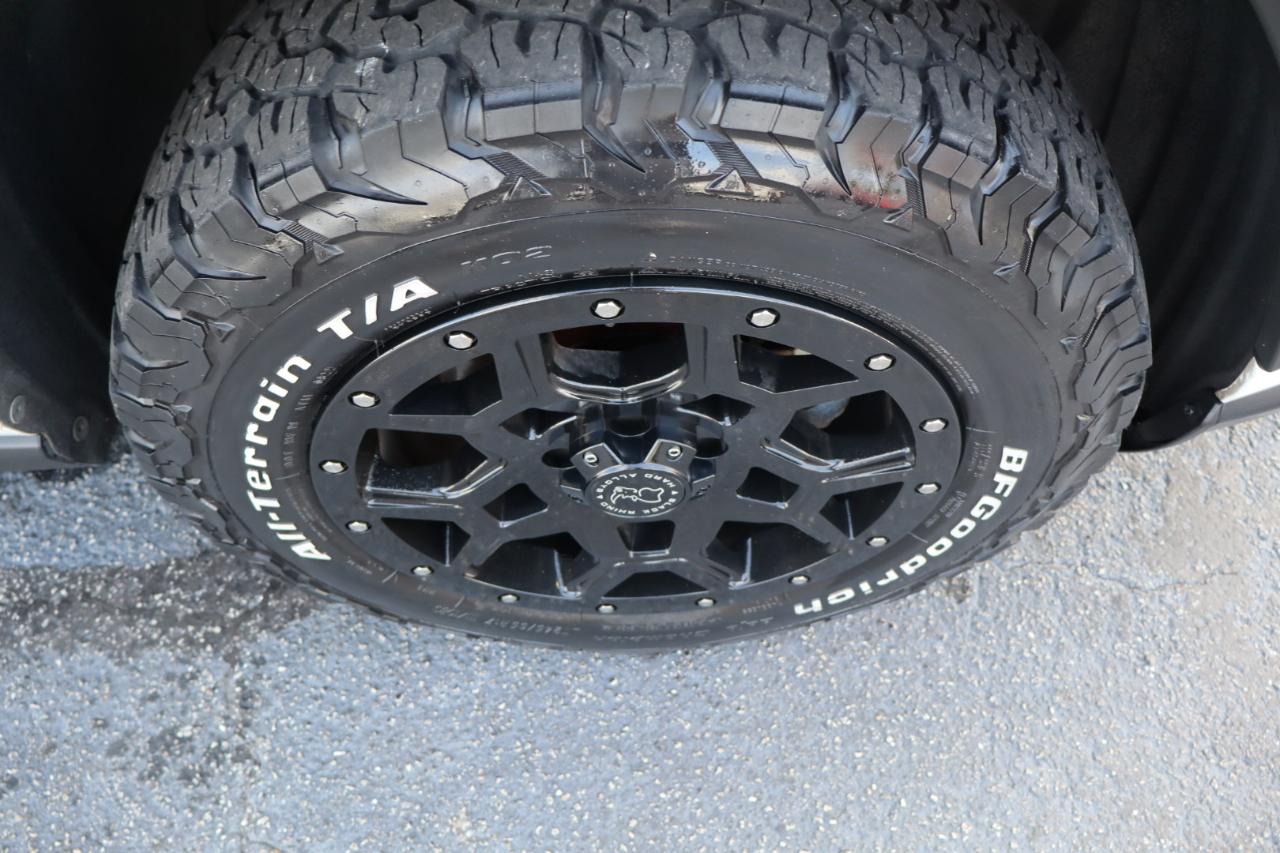Toyota RAV4 LE AWD (Natl) 2020