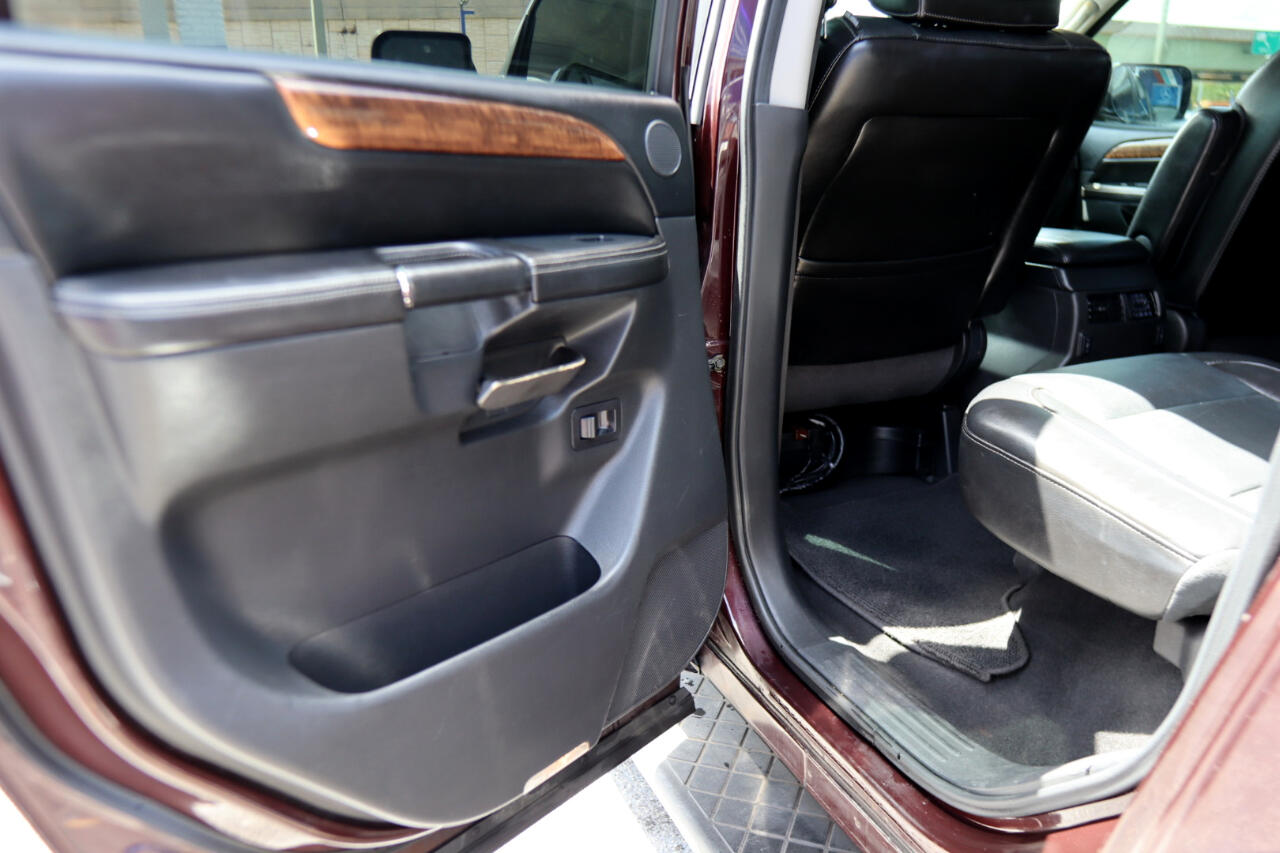 Nissan Armada 2WD 4dr Platinum 2013 Nissan Armada 2WD 4dr Platinum 2013