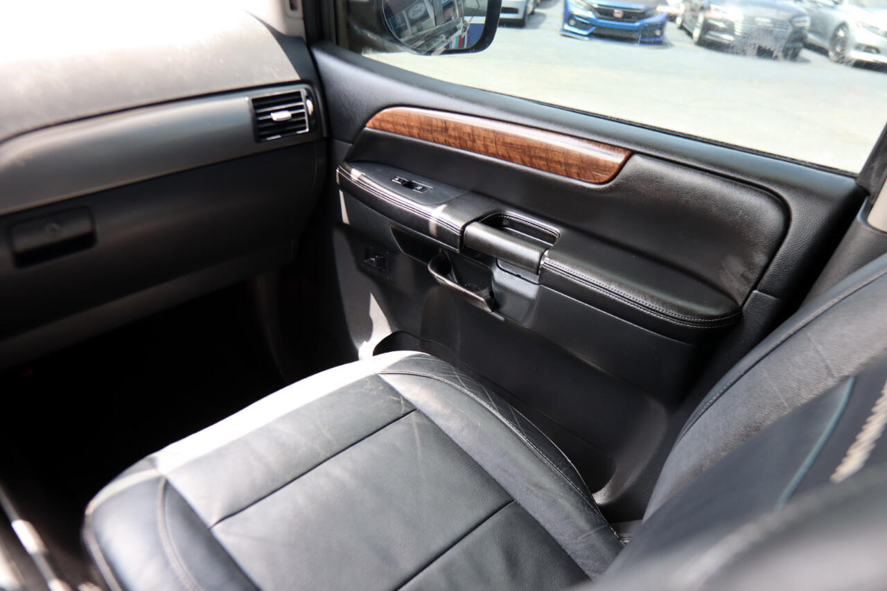 Nissan Armada 2WD 4dr Platinum 2013 Nissan Armada 2WD 4dr Platinum 2013