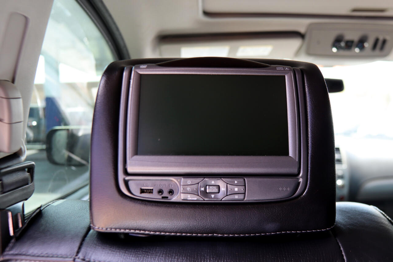 Nissan Armada 2WD 4dr Platinum 2013 Nissan Armada 2WD 4dr Platinum 2013