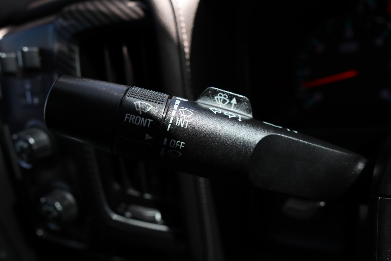 GMC Sierra 1500 4WD Crew Cab 143.5" SLT 2018 GMC Sierra 1500 4WD Crew Cab 143.5" SLT 2018