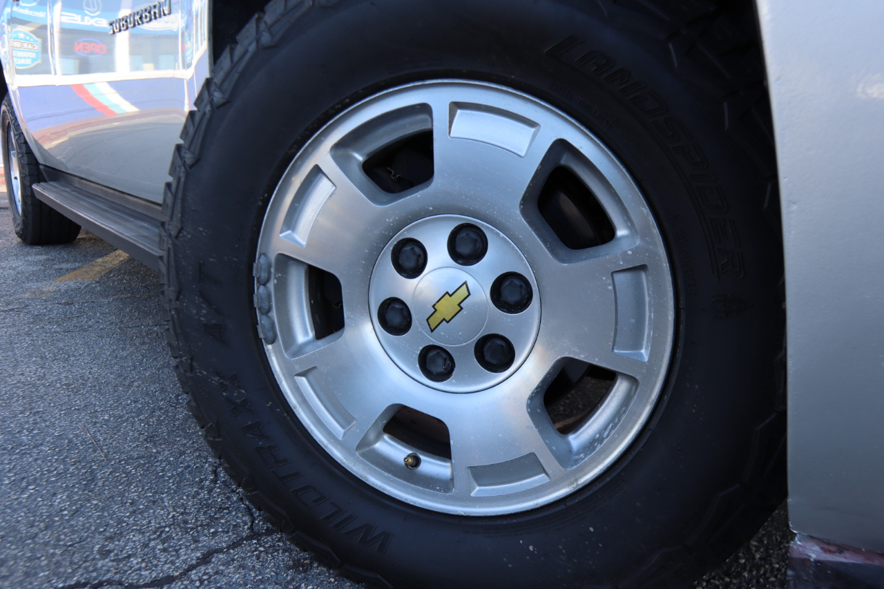 Chevrolet Suburban 2WD 4dr 1500 LT 2010 Chevrolet Suburban 2WD 4dr 1500 LT 2010