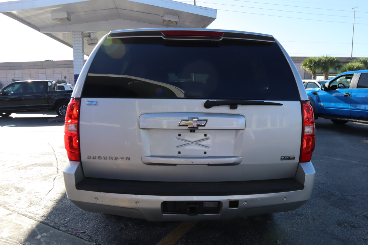 Chevrolet Suburban 2WD 4dr 1500 LT 2010 Chevrolet Suburban 2WD 4dr 1500 LT 2010