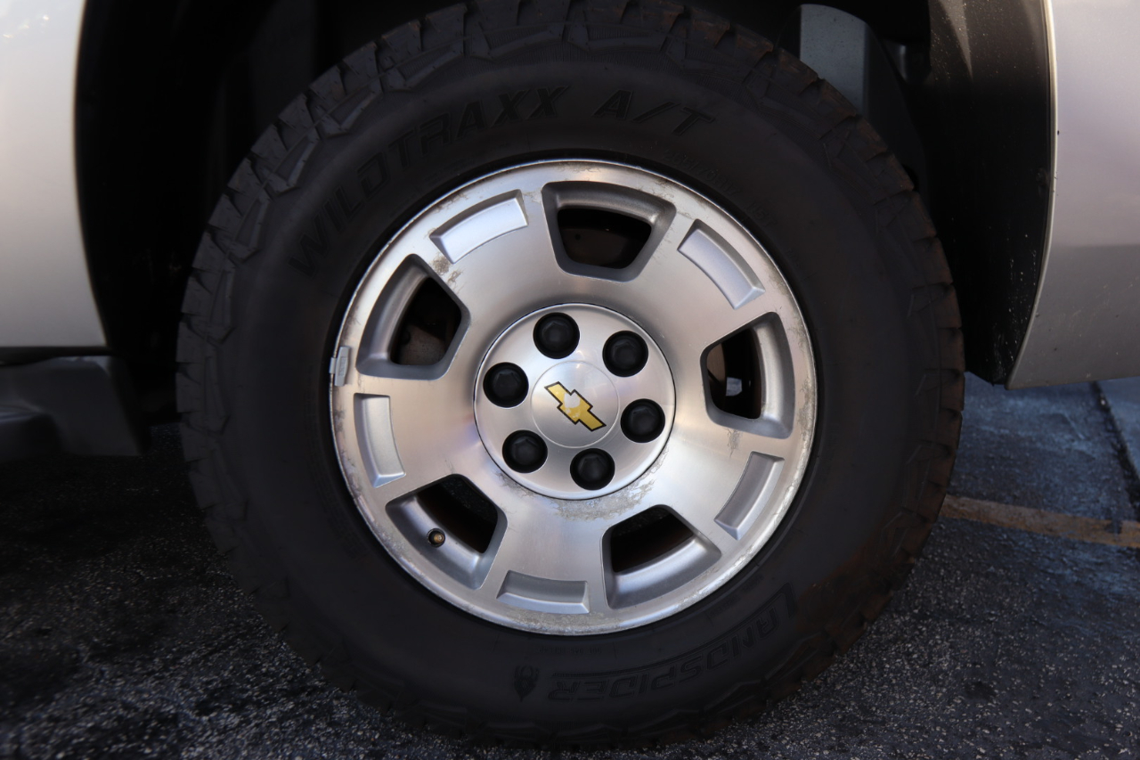 Chevrolet Suburban 2WD 4dr 1500 LT 2010 Chevrolet Suburban 2WD 4dr 1500 LT 2010