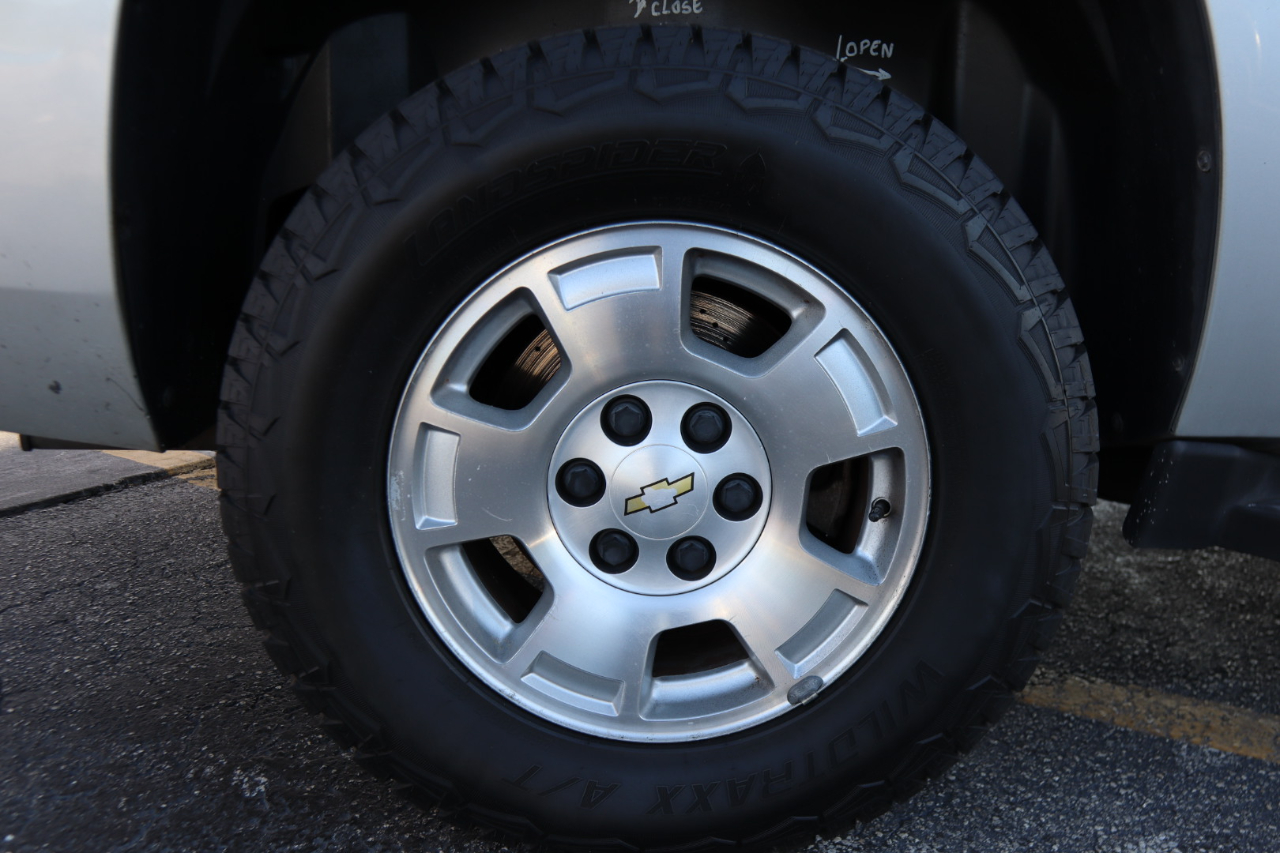 Chevrolet Suburban 2WD 4dr 1500 LT 2010 Chevrolet Suburban 2WD 4dr 1500 LT 2010