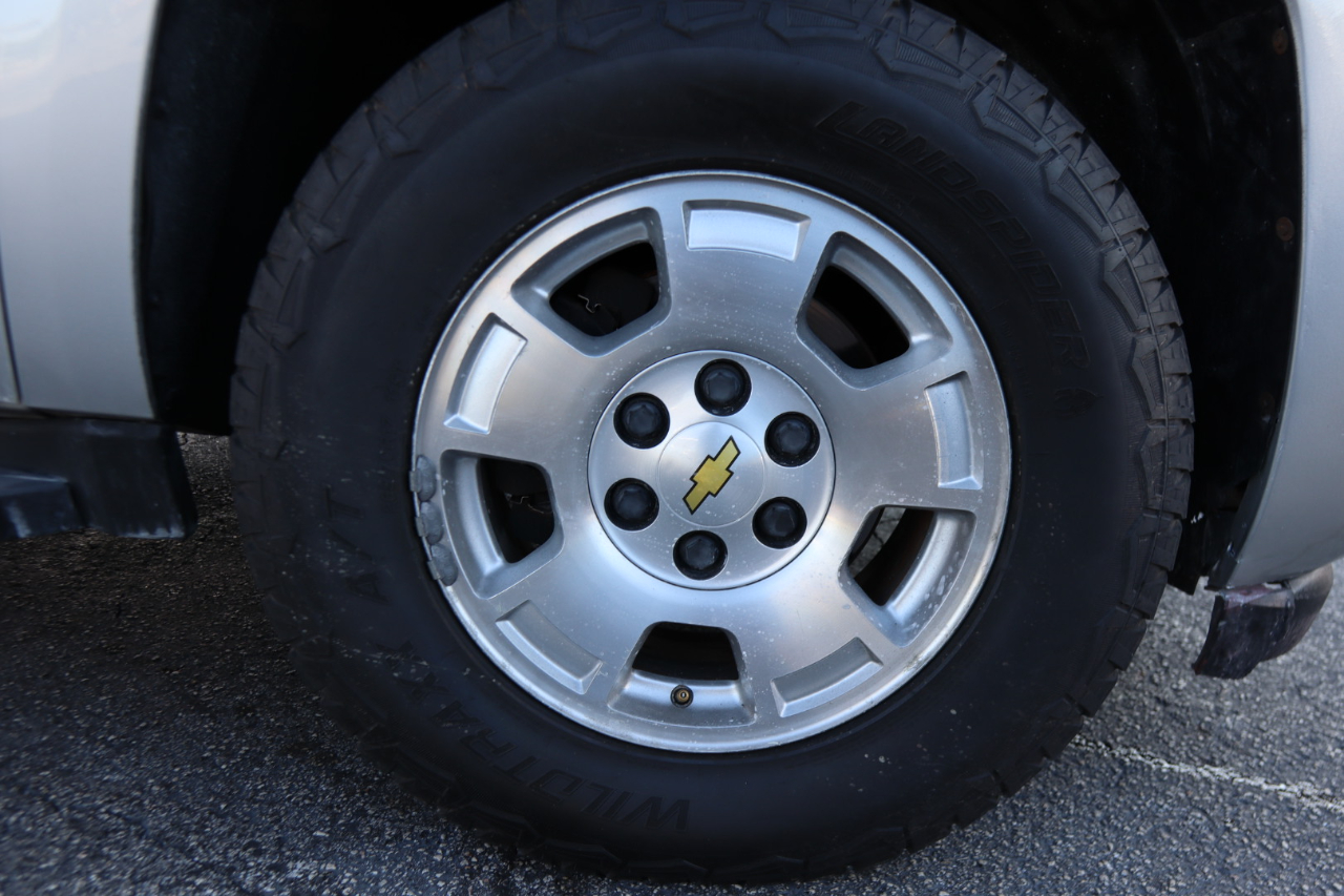 Chevrolet Suburban 2WD 4dr 1500 LT 2010 Chevrolet Suburban 2WD 4dr 1500 LT 2010