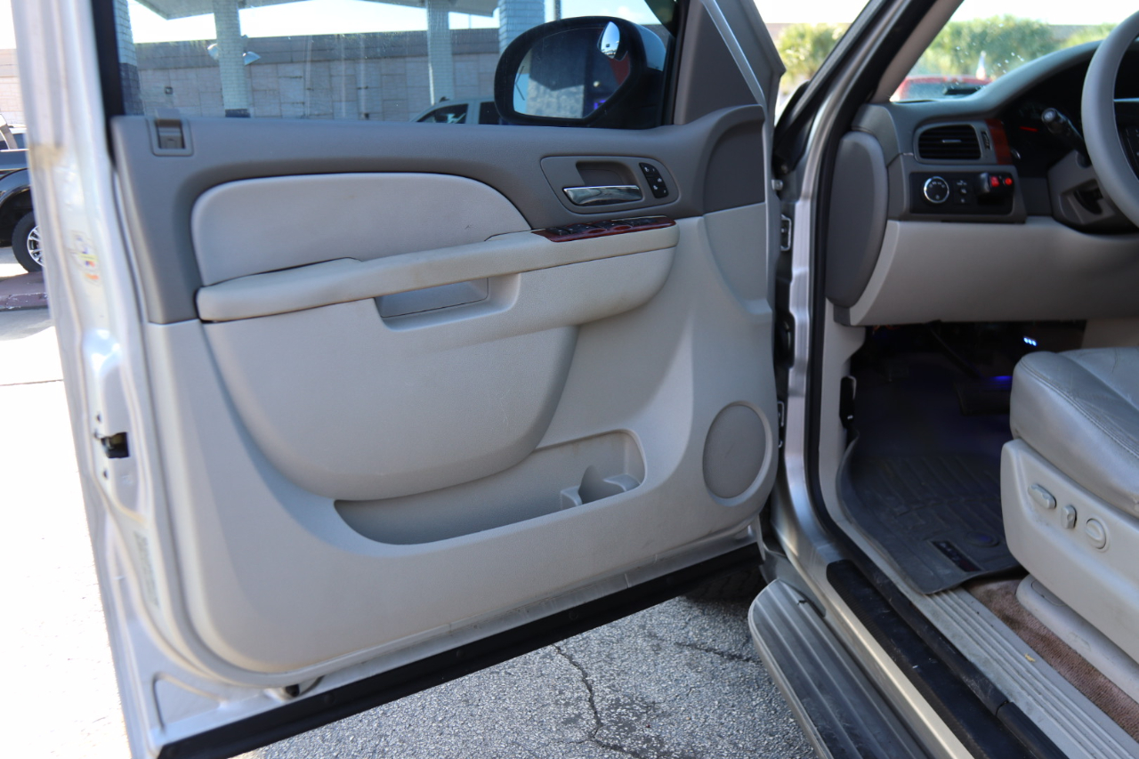 Chevrolet Suburban 2WD 4dr 1500 LT 2010 Chevrolet Suburban 2WD 4dr 1500 LT 2010