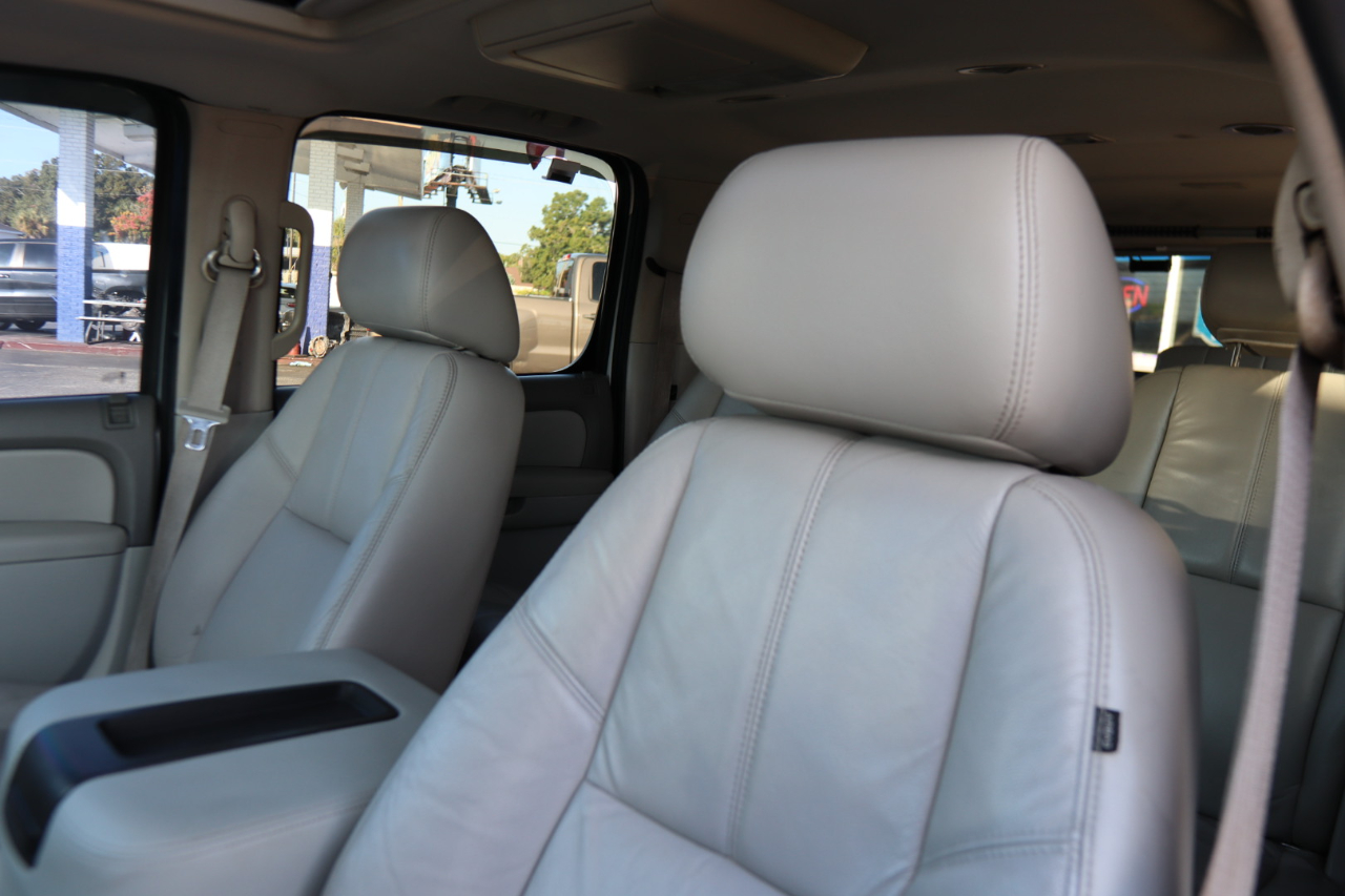 Chevrolet Suburban 2WD 4dr 1500 LT 2010 Chevrolet Suburban 2WD 4dr 1500 LT 2010