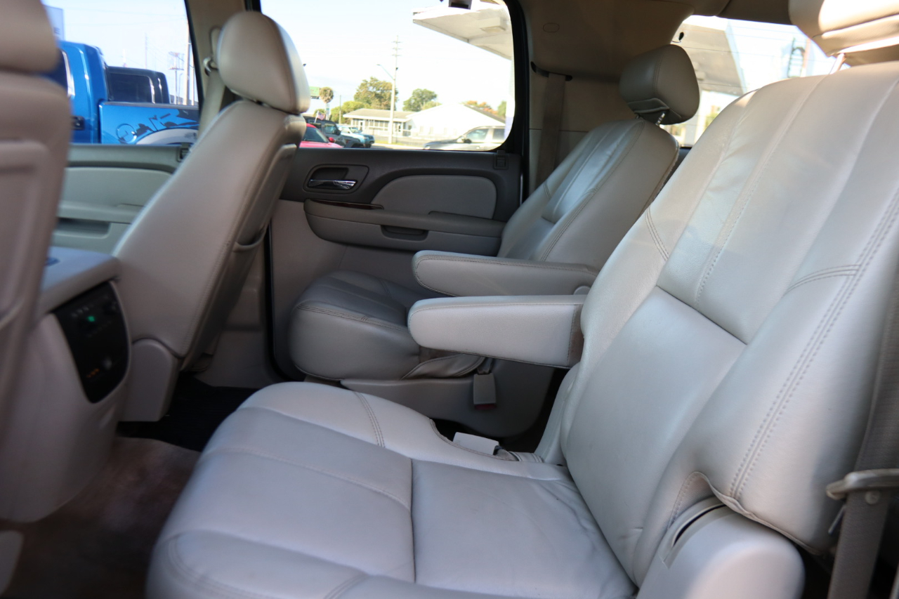 Chevrolet Suburban 2WD 4dr 1500 LT 2010 Chevrolet Suburban 2WD 4dr 1500 LT 2010