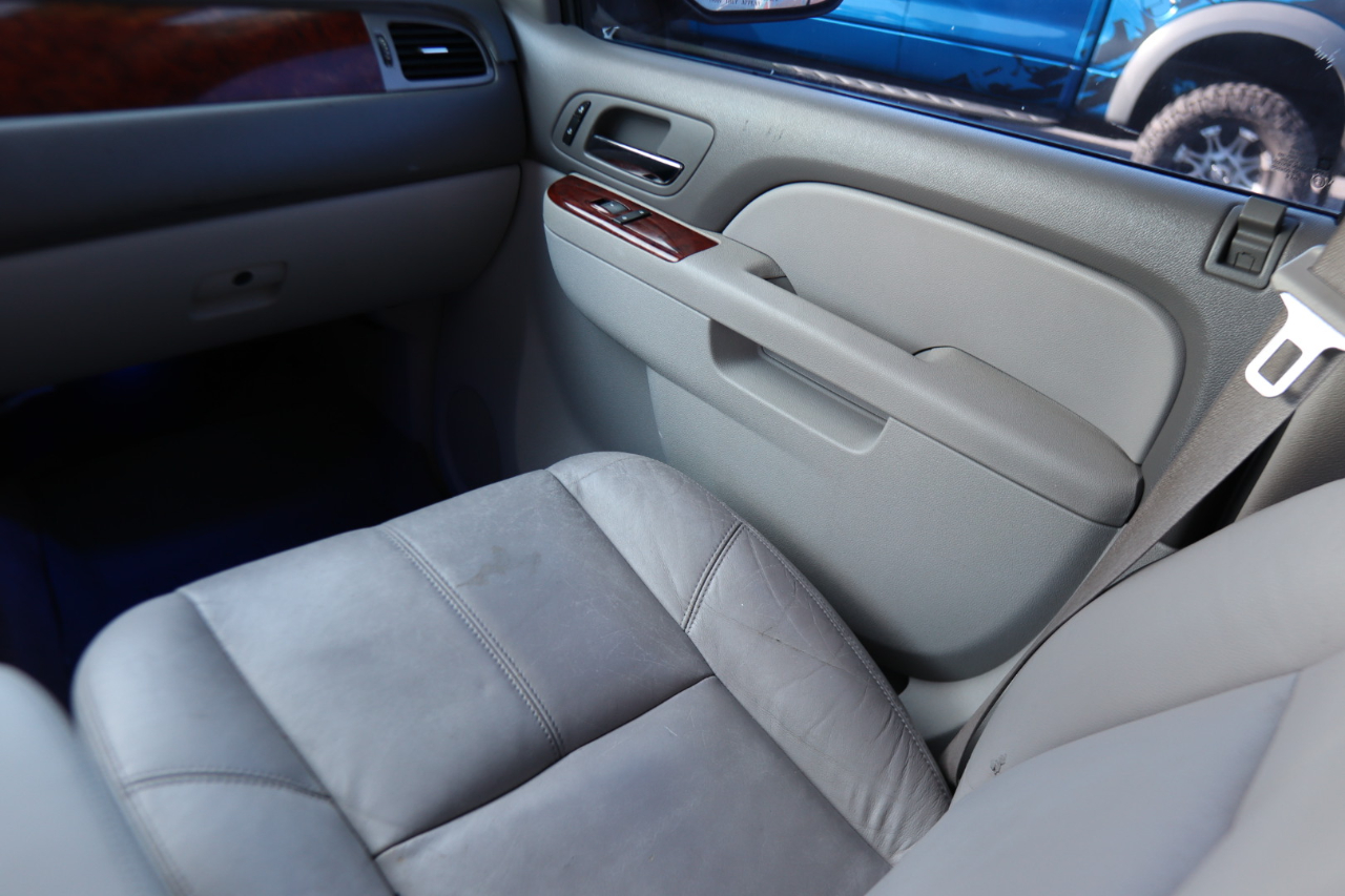 Chevrolet Suburban 2WD 4dr 1500 LT 2010 Chevrolet Suburban 2WD 4dr 1500 LT 2010