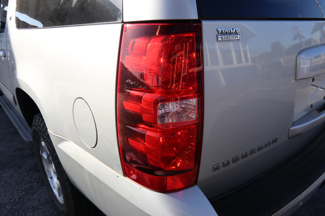 Chevrolet Suburban 2WD 4dr 1500 LT 2010 Chevrolet Suburban 2WD 4dr 1500 LT 2010