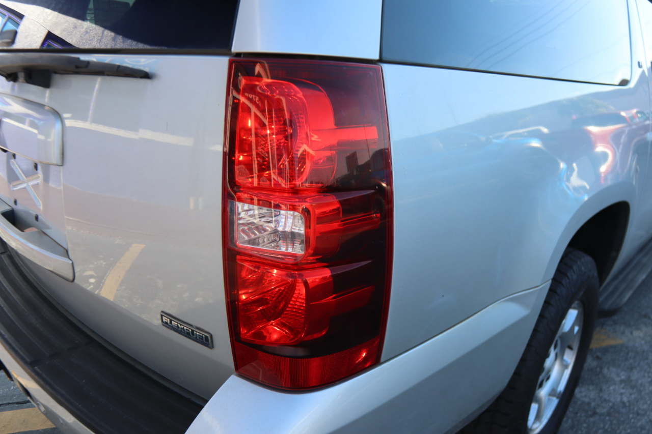 Chevrolet Suburban 2WD 4dr 1500 LT 2010 Chevrolet Suburban 2WD 4dr 1500 LT 2010