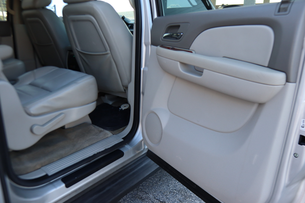 Chevrolet Suburban 2WD 4dr 1500 LT 2010 Chevrolet Suburban 2WD 4dr 1500 LT 2010