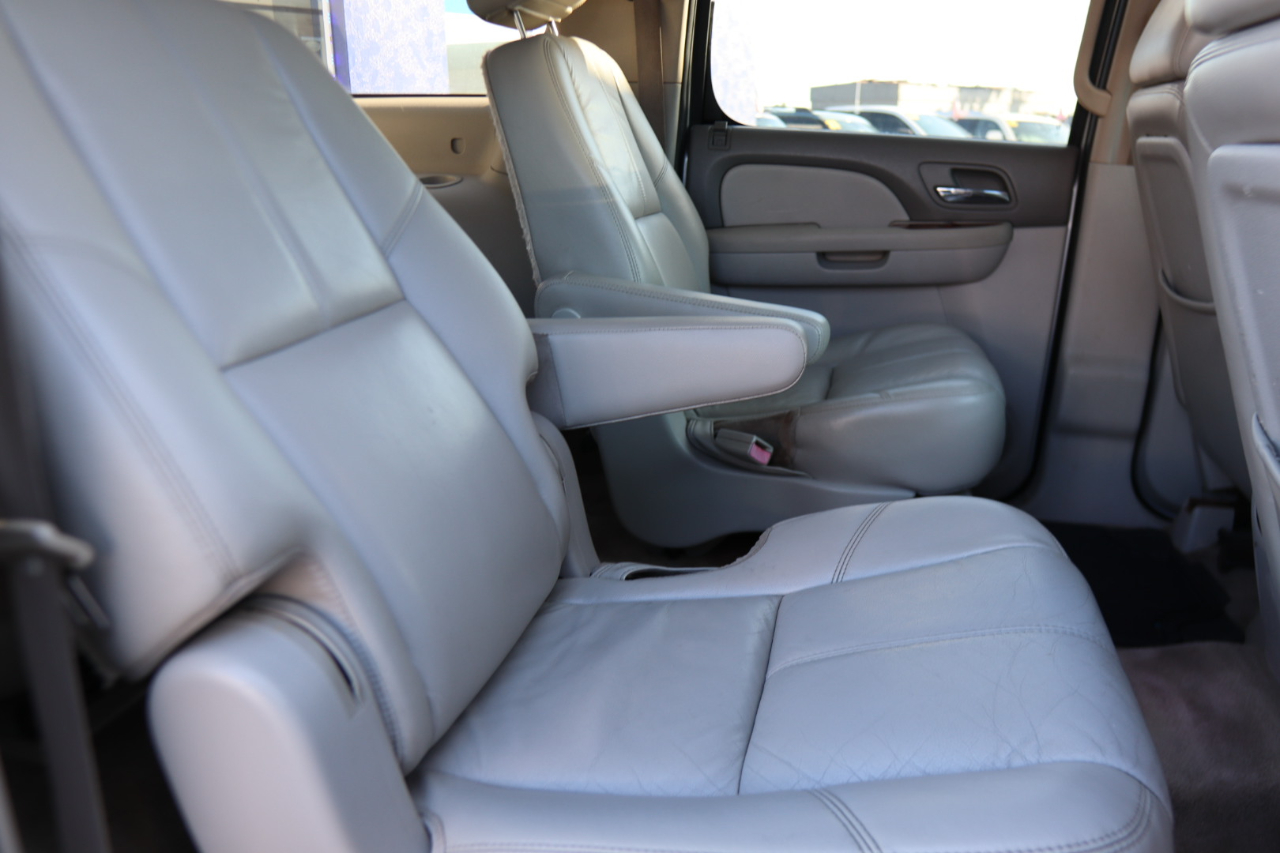 Chevrolet Suburban 2WD 4dr 1500 LT 2010 Chevrolet Suburban 2WD 4dr 1500 LT 2010