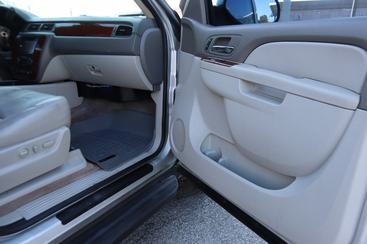 Chevrolet Suburban 2WD 4dr 1500 LT 2010 Chevrolet Suburban 2WD 4dr 1500 LT 2010