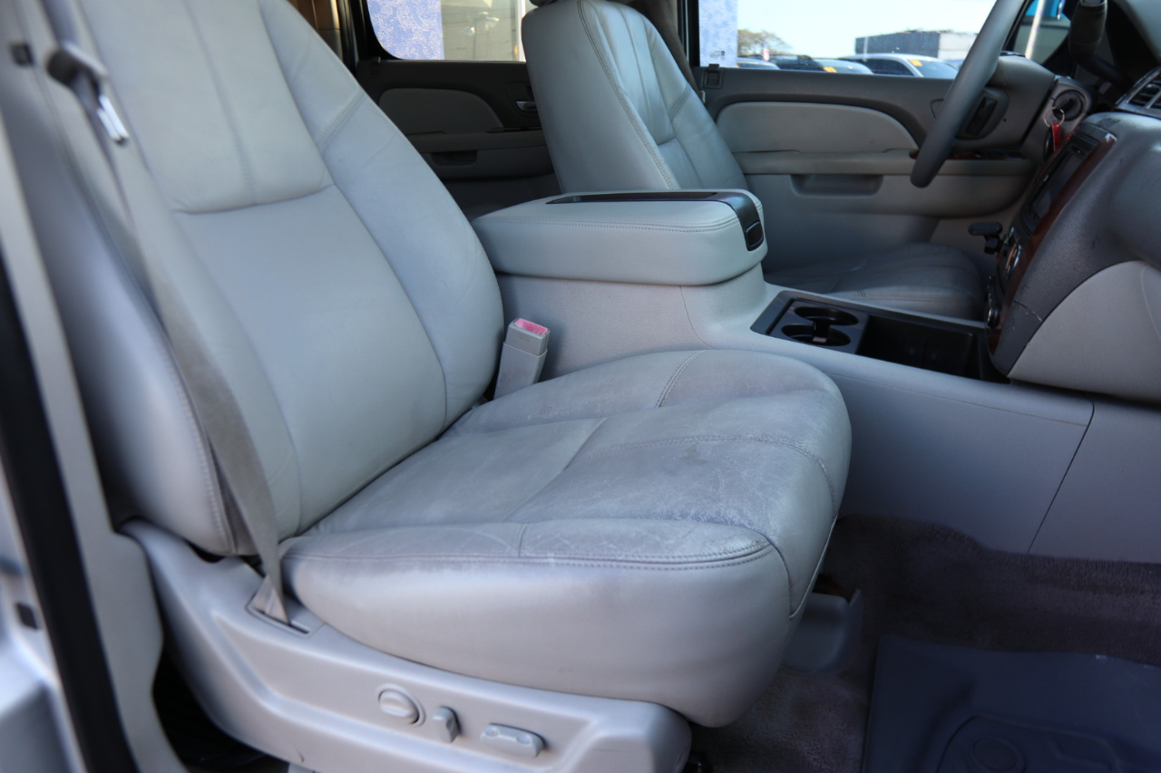 Chevrolet Suburban 2WD 4dr 1500 LT 2010 Chevrolet Suburban 2WD 4dr 1500 LT 2010