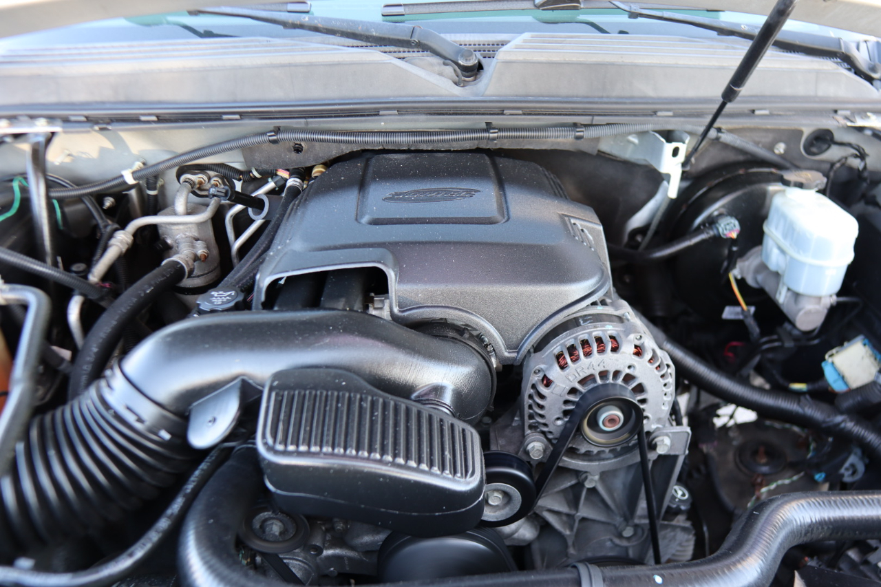 Chevrolet Suburban 2WD 4dr 1500 LT 2010 Chevrolet Suburban 2WD 4dr 1500 LT 2010