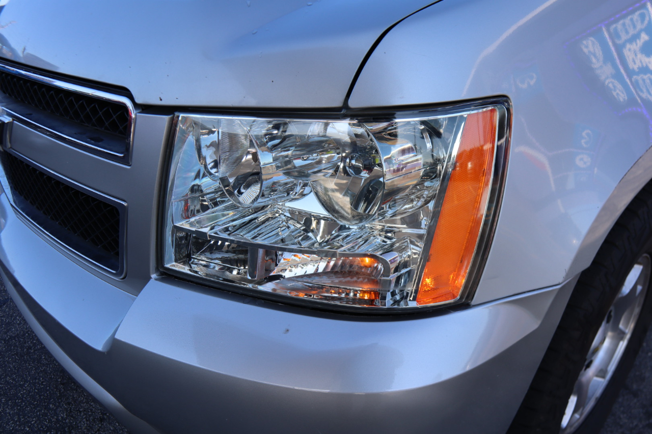 Chevrolet Suburban 2WD 4dr 1500 LT 2010 Chevrolet Suburban 2WD 4dr 1500 LT 2010