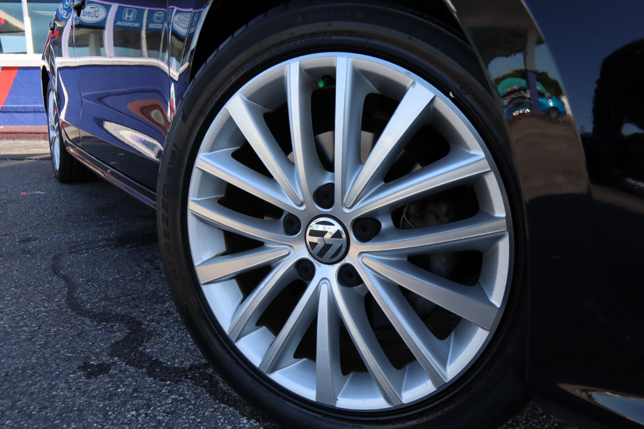 Volkswagen Jetta Sedan 4dr Auto 1.8T SEL 2016 Volkswagen Jetta Sedan 4dr Auto 1.8T SEL 2016