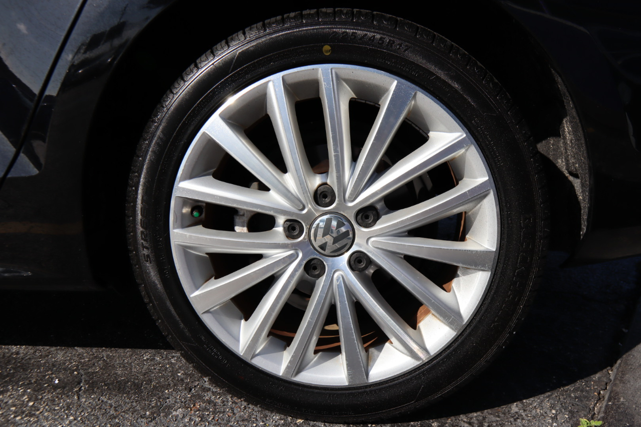 Volkswagen Jetta Sedan 4dr Auto 1.8T SEL 2016 Volkswagen Jetta Sedan 4dr Auto 1.8T SEL 2016