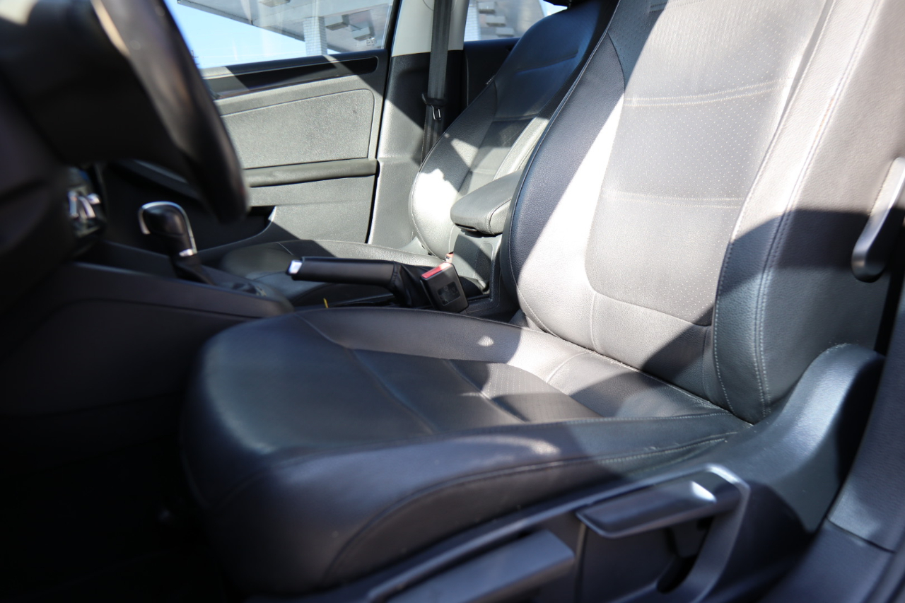 Volkswagen Jetta Sedan 4dr Auto 1.8T SEL 2016 Volkswagen Jetta Sedan 4dr Auto 1.8T SEL 2016