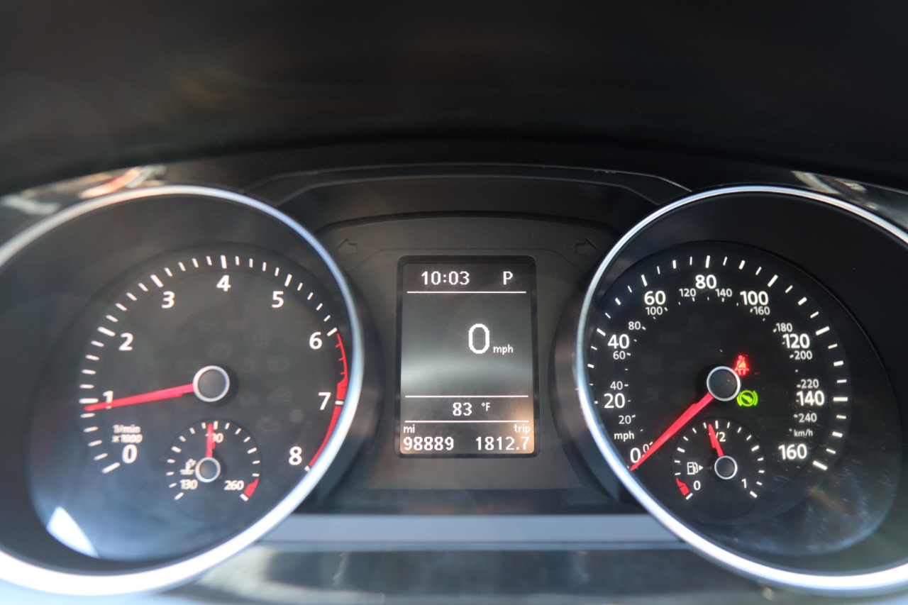 Volkswagen Jetta Sedan 4dr Auto 1.8T SEL 2016 Volkswagen Jetta Sedan 4dr Auto 1.8T SEL 2016