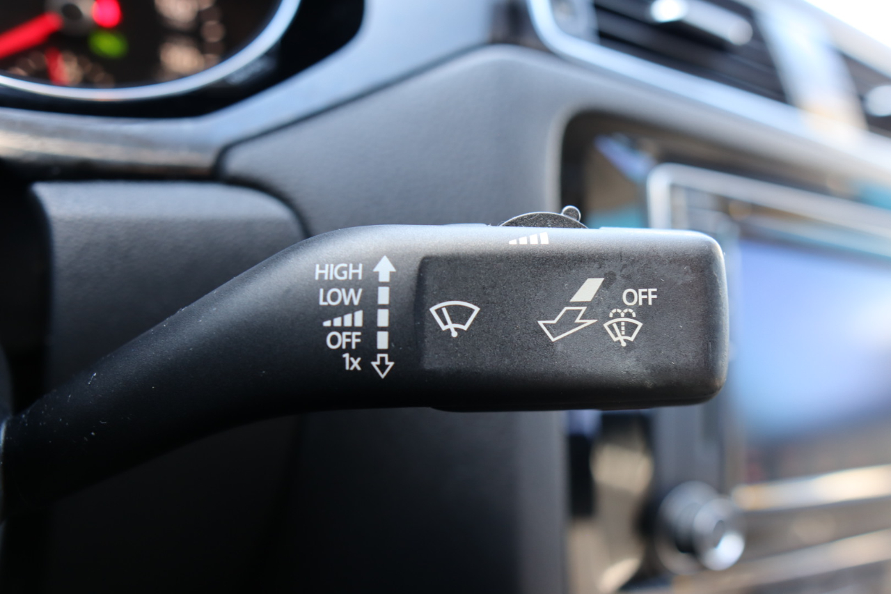 Volkswagen Jetta Sedan 4dr Auto 1.8T SEL 2016 Volkswagen Jetta Sedan 4dr Auto 1.8T SEL 2016