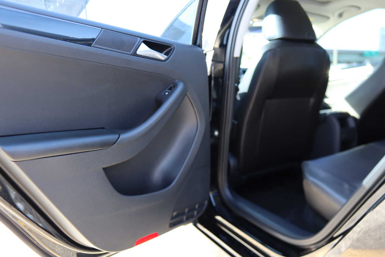 Volkswagen Jetta Sedan 4dr Auto 1.8T SEL 2016 Volkswagen Jetta Sedan 4dr Auto 1.8T SEL 2016