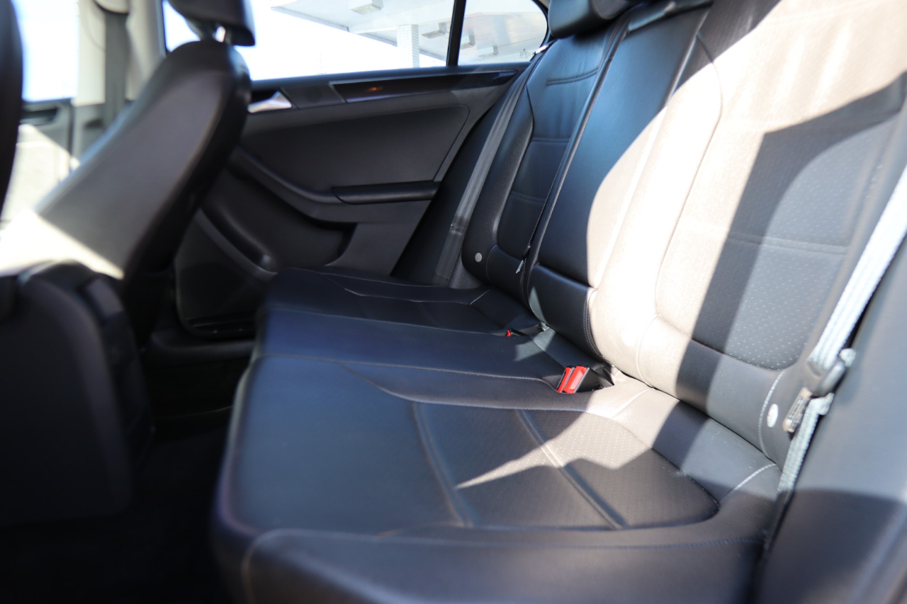 Volkswagen Jetta Sedan 4dr Auto 1.8T SEL 2016 Volkswagen Jetta Sedan 4dr Auto 1.8T SEL 2016