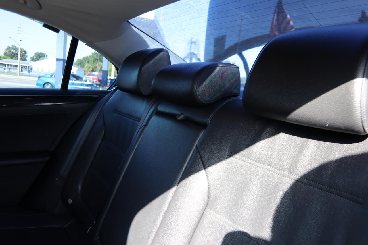 Volkswagen Jetta Sedan 4dr Auto 1.8T SEL 2016 Volkswagen Jetta Sedan 4dr Auto 1.8T SEL 2016