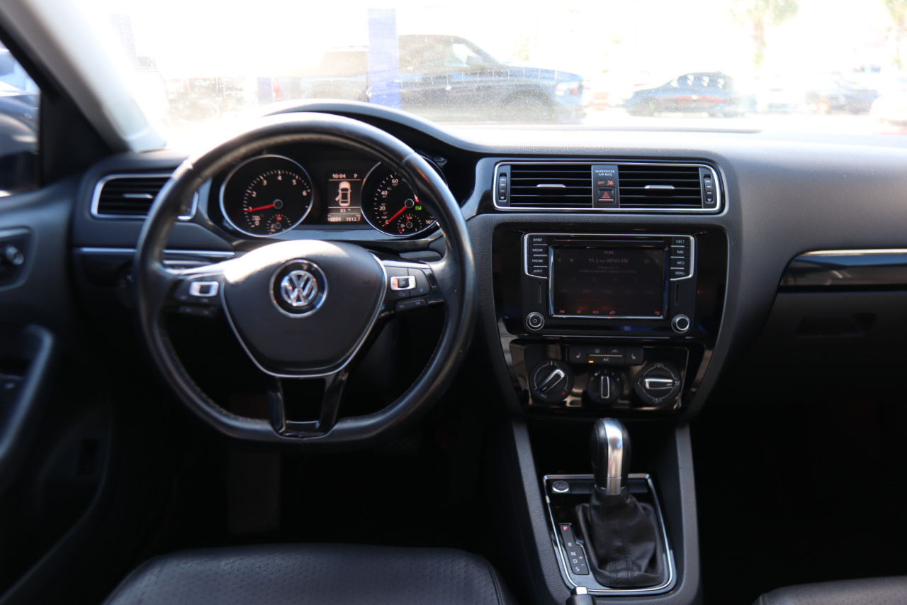 Volkswagen Jetta Sedan 4dr Auto 1.8T SEL 2016 Volkswagen Jetta Sedan 4dr Auto 1.8T SEL 2016