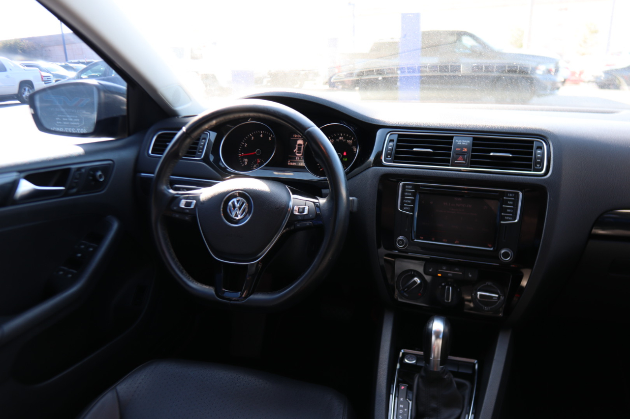 Volkswagen Jetta Sedan 4dr Auto 1.8T SEL 2016 Volkswagen Jetta Sedan 4dr Auto 1.8T SEL 2016