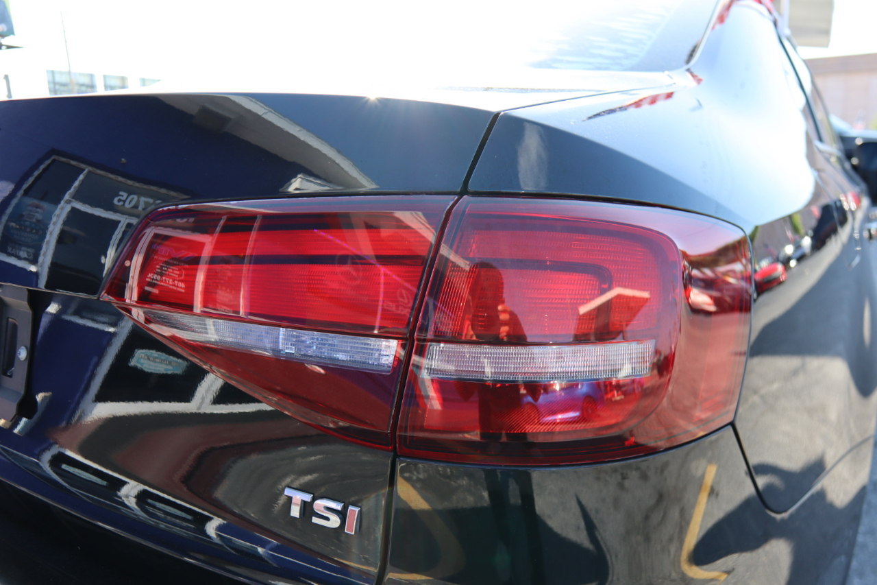 Volkswagen Jetta Sedan 4dr Auto 1.8T SEL 2016 Volkswagen Jetta Sedan 4dr Auto 1.8T SEL 2016