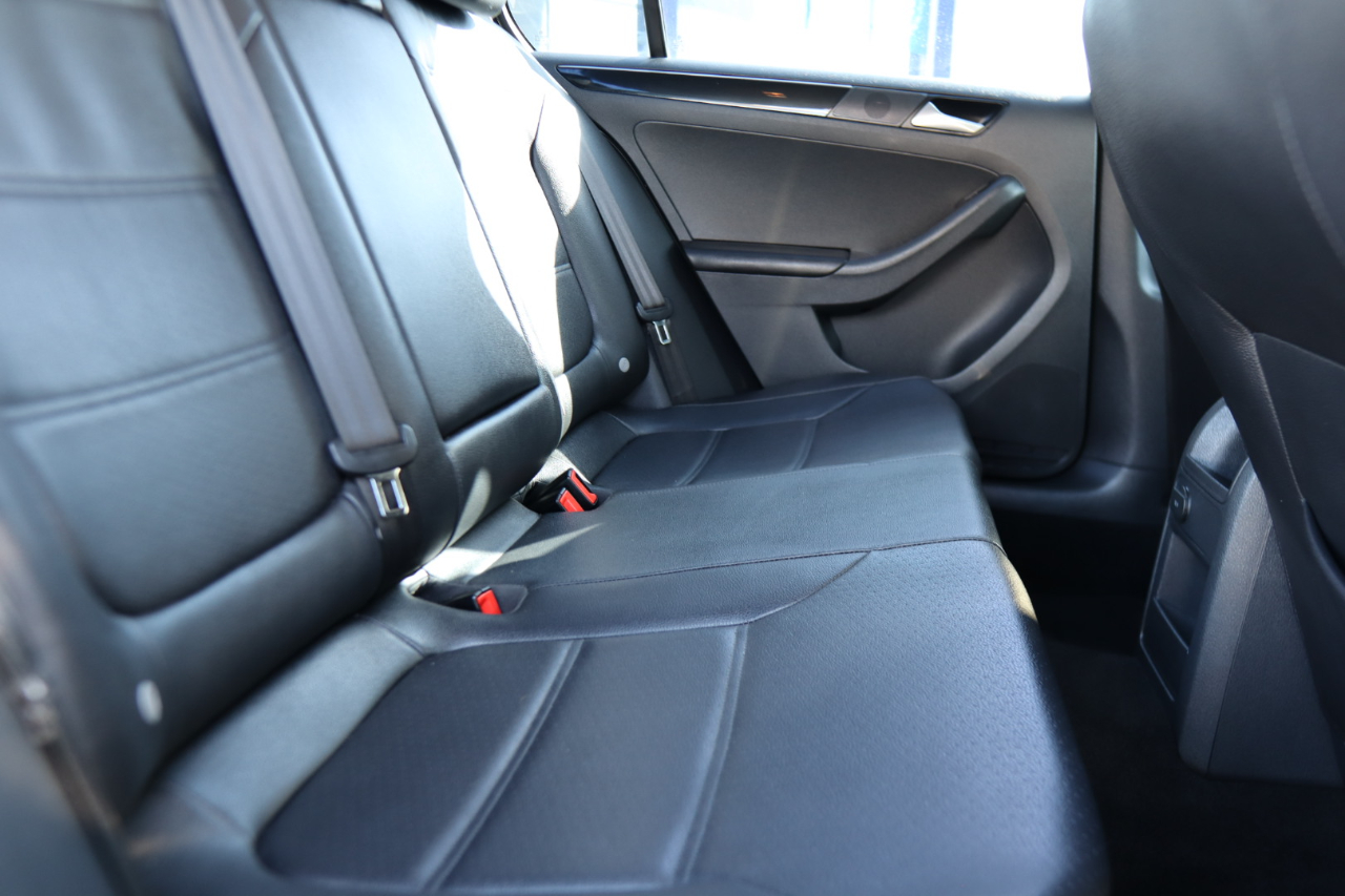 Volkswagen Jetta Sedan 4dr Auto 1.8T SEL 2016 Volkswagen Jetta Sedan 4dr Auto 1.8T SEL 2016