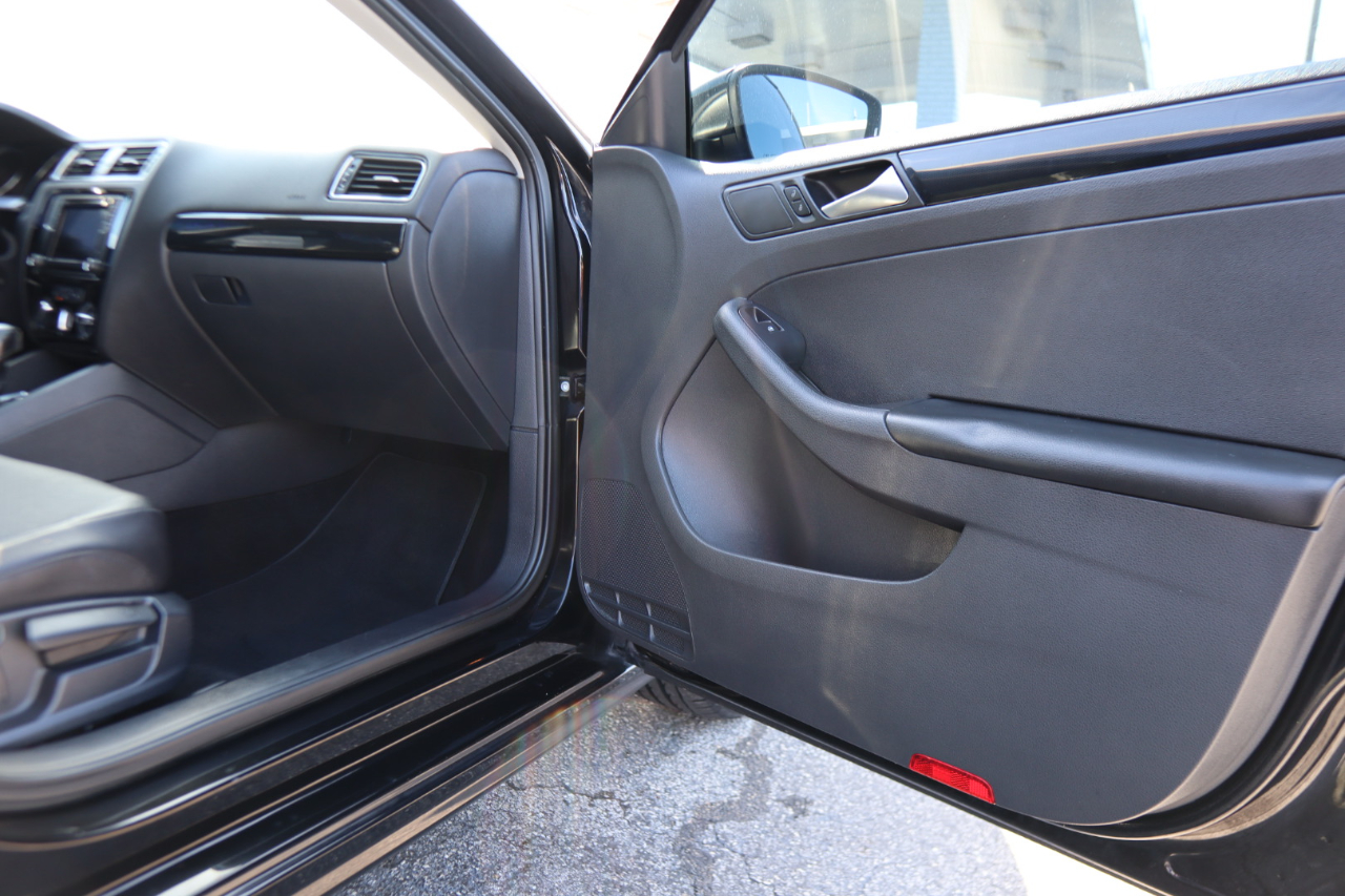 Volkswagen Jetta Sedan 4dr Auto 1.8T SEL 2016 Volkswagen Jetta Sedan 4dr Auto 1.8T SEL 2016