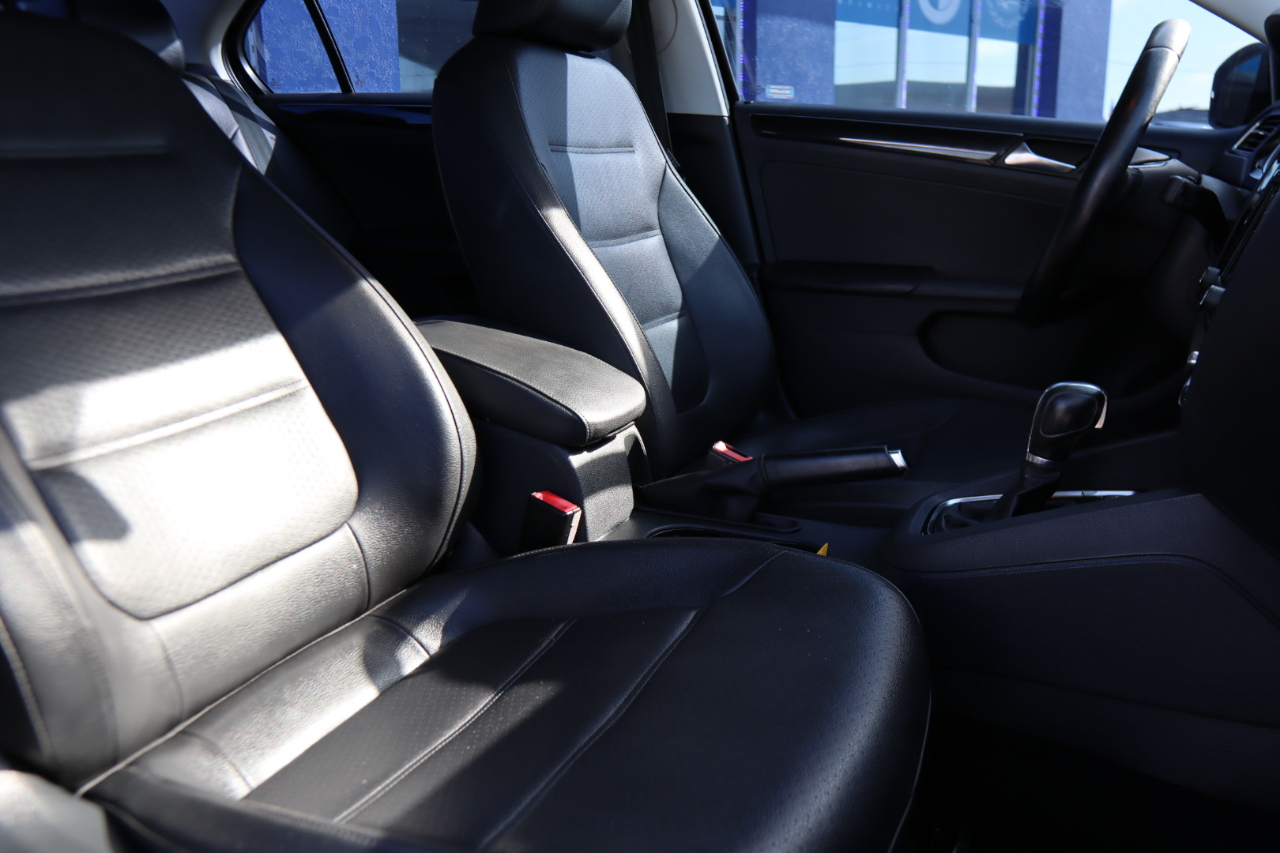 Volkswagen Jetta Sedan 4dr Auto 1.8T SEL 2016 Volkswagen Jetta Sedan 4dr Auto 1.8T SEL 2016