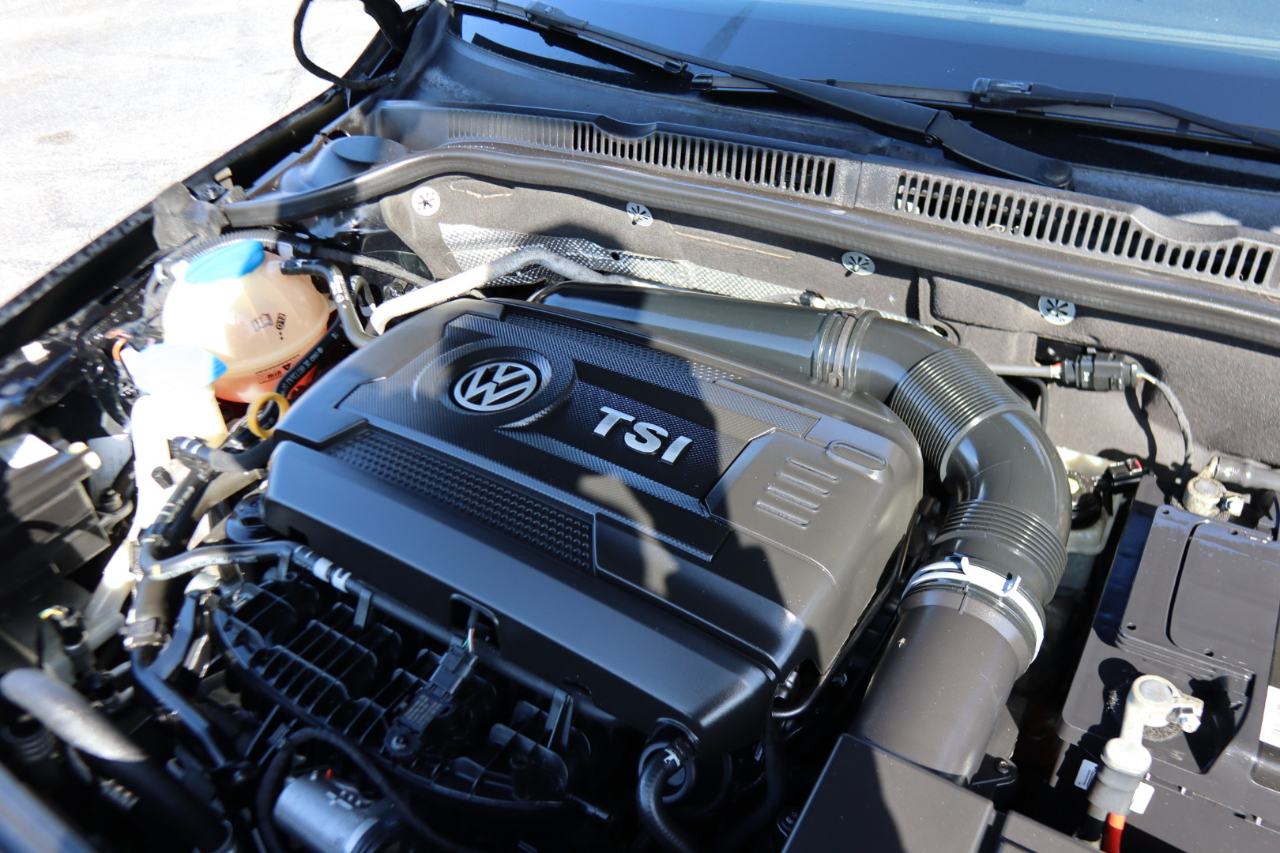 Volkswagen Jetta Sedan 4dr Auto 1.8T SEL 2016 Volkswagen Jetta Sedan 4dr Auto 1.8T SEL 2016