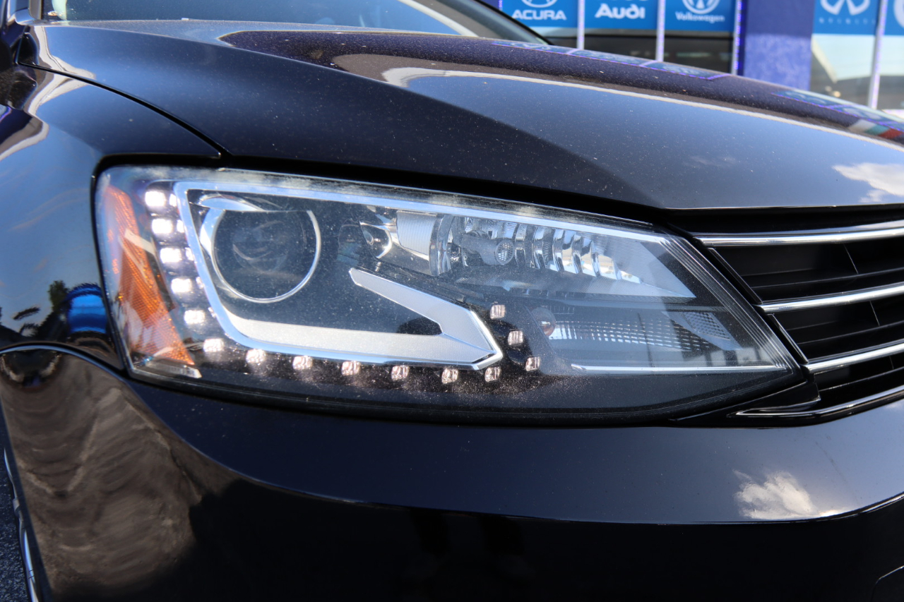 Volkswagen Jetta Sedan 4dr Auto 1.8T SEL 2016 Volkswagen Jetta Sedan 4dr Auto 1.8T SEL 2016