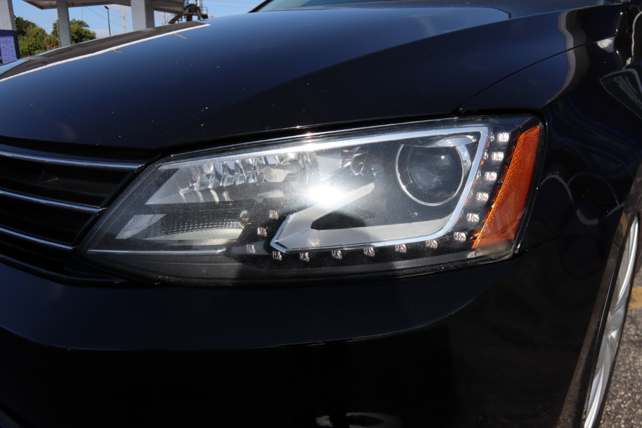 Volkswagen Jetta Sedan 4dr Auto 1.8T SEL 2016 Volkswagen Jetta Sedan 4dr Auto 1.8T SEL 2016