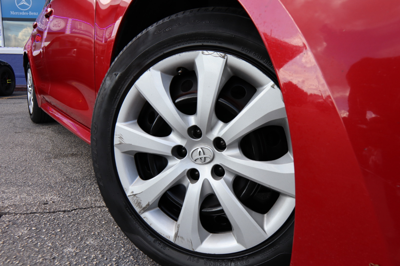 2020 Toyota Corolla LE photo 3