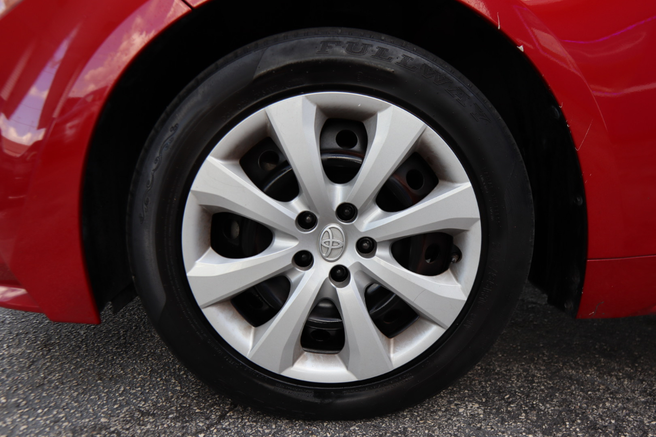 2020 Toyota Corolla LE photo 15