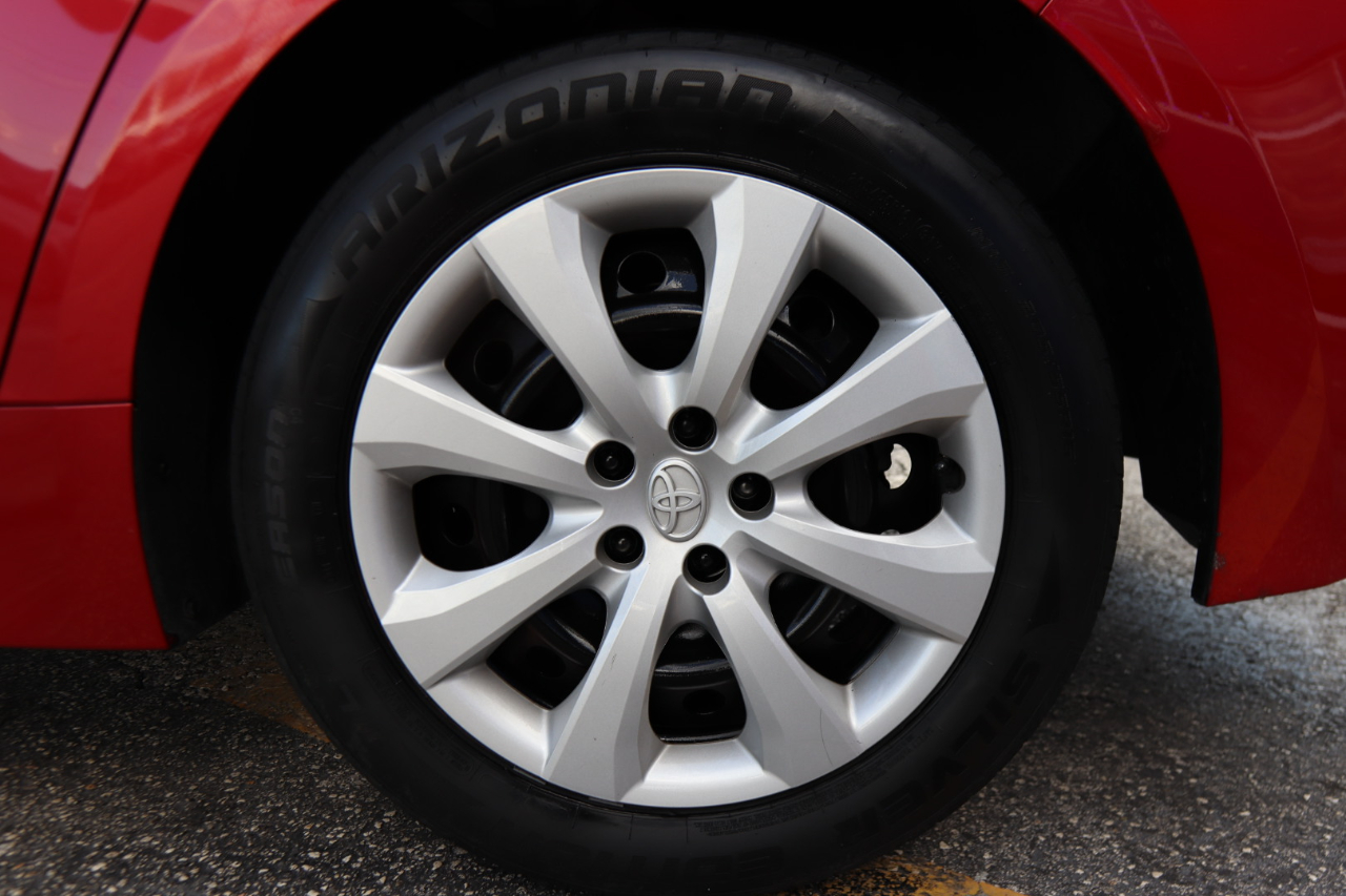 2020 Toyota Corolla LE photo 16