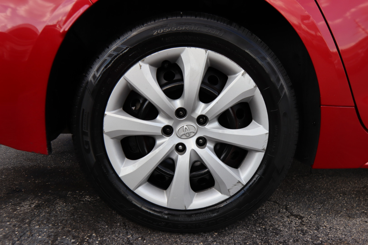 2020 Toyota Corolla LE photo 17