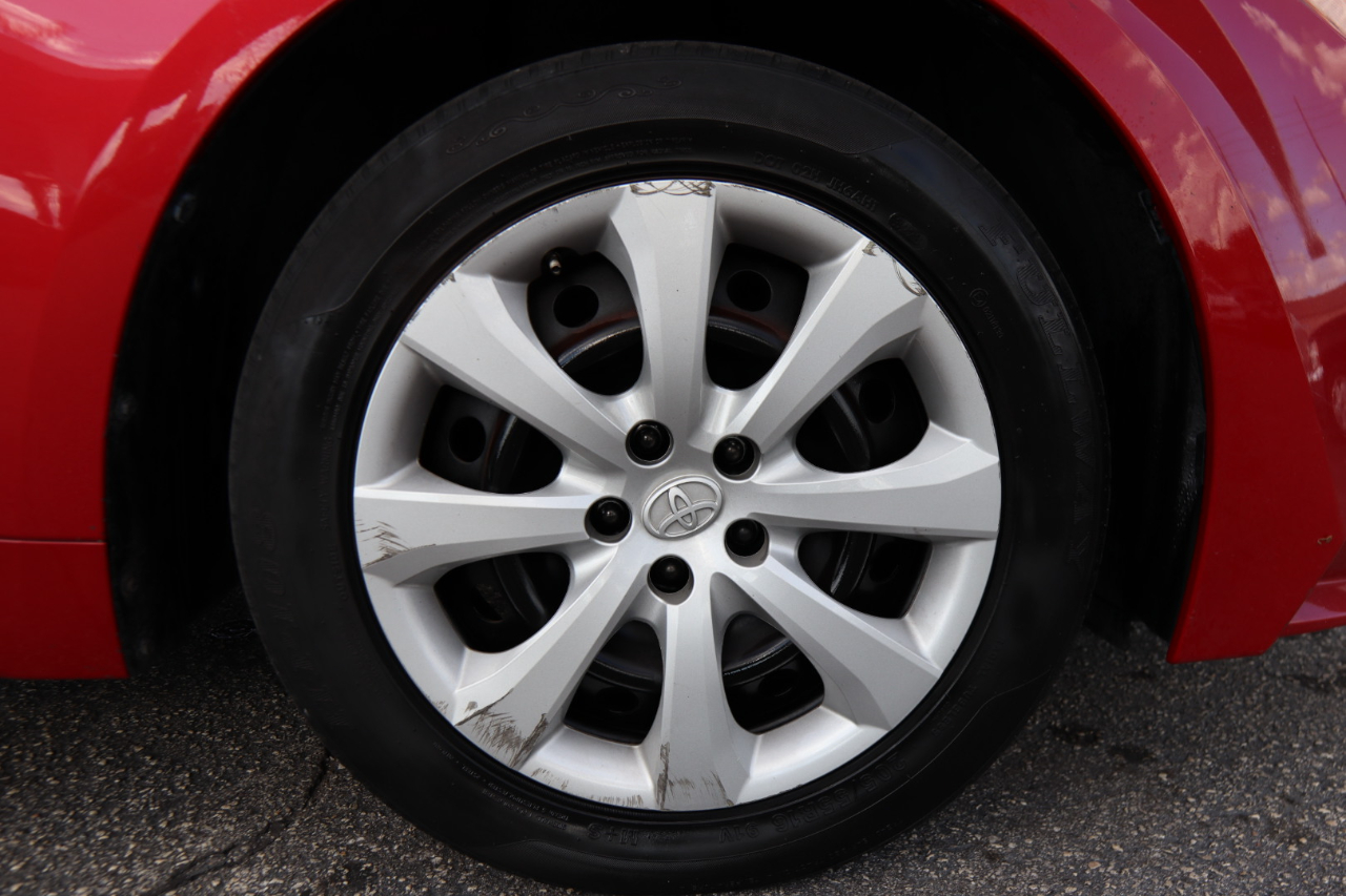 2020 Toyota Corolla LE photo 18
