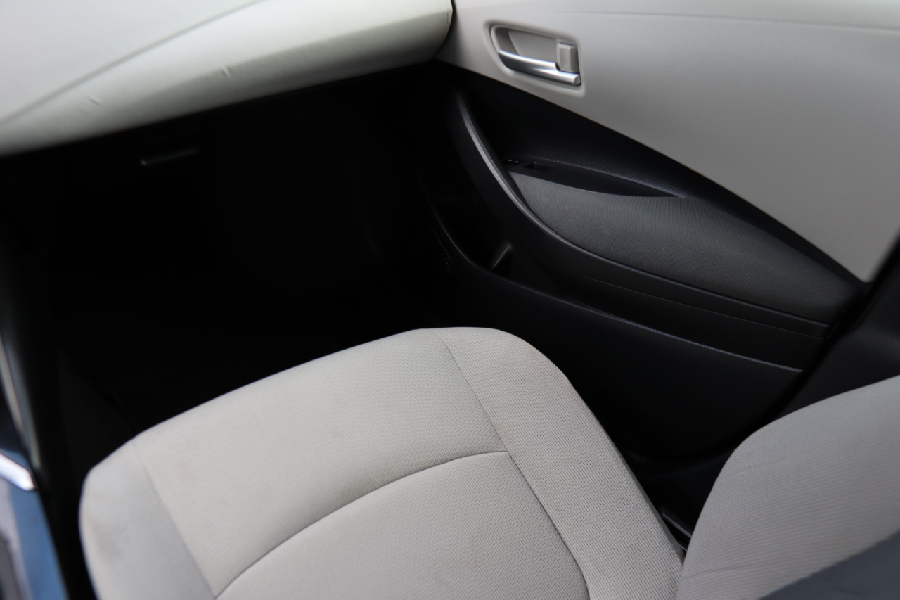 2020 Toyota Corolla LE photo 32