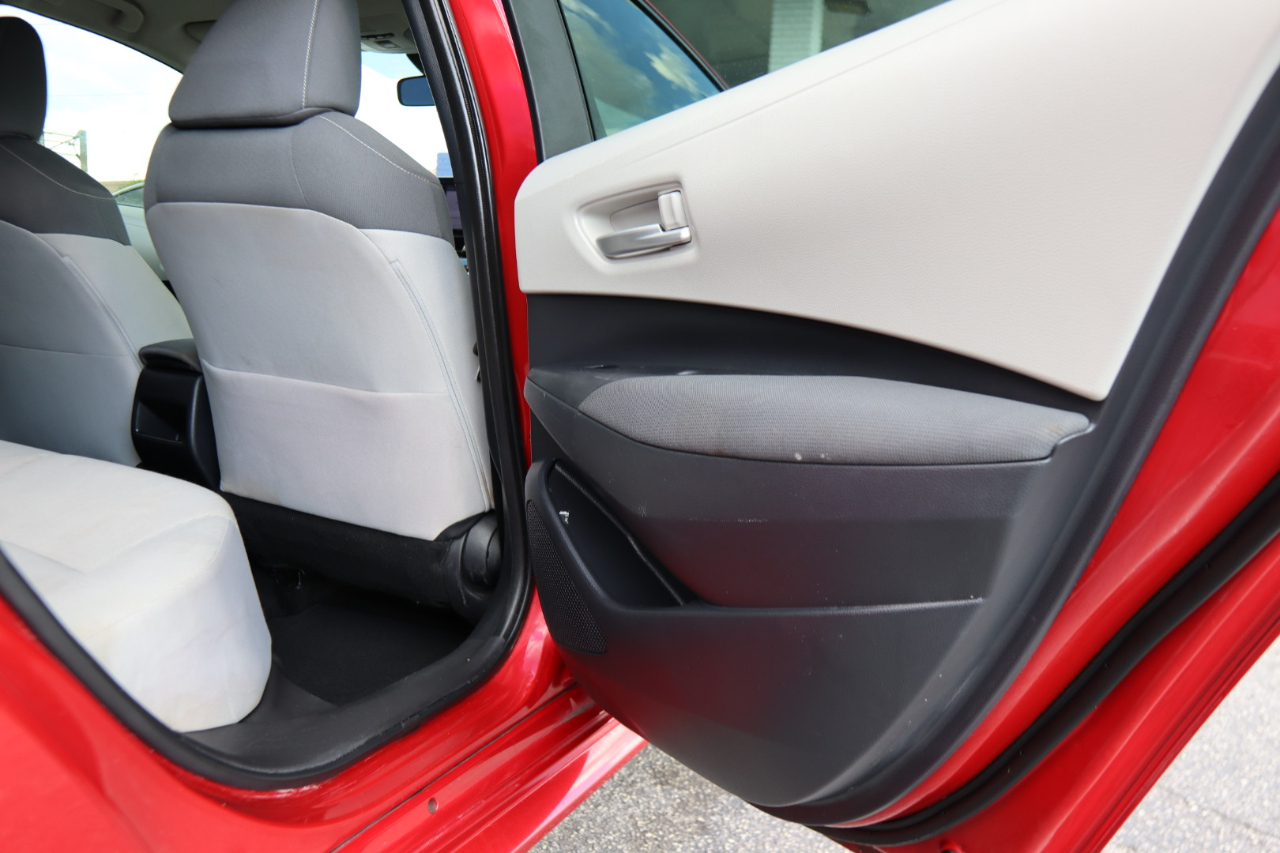 2020 Toyota Corolla LE photo 35