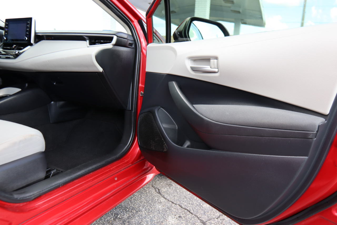 2020 Toyota Corolla LE photo 38