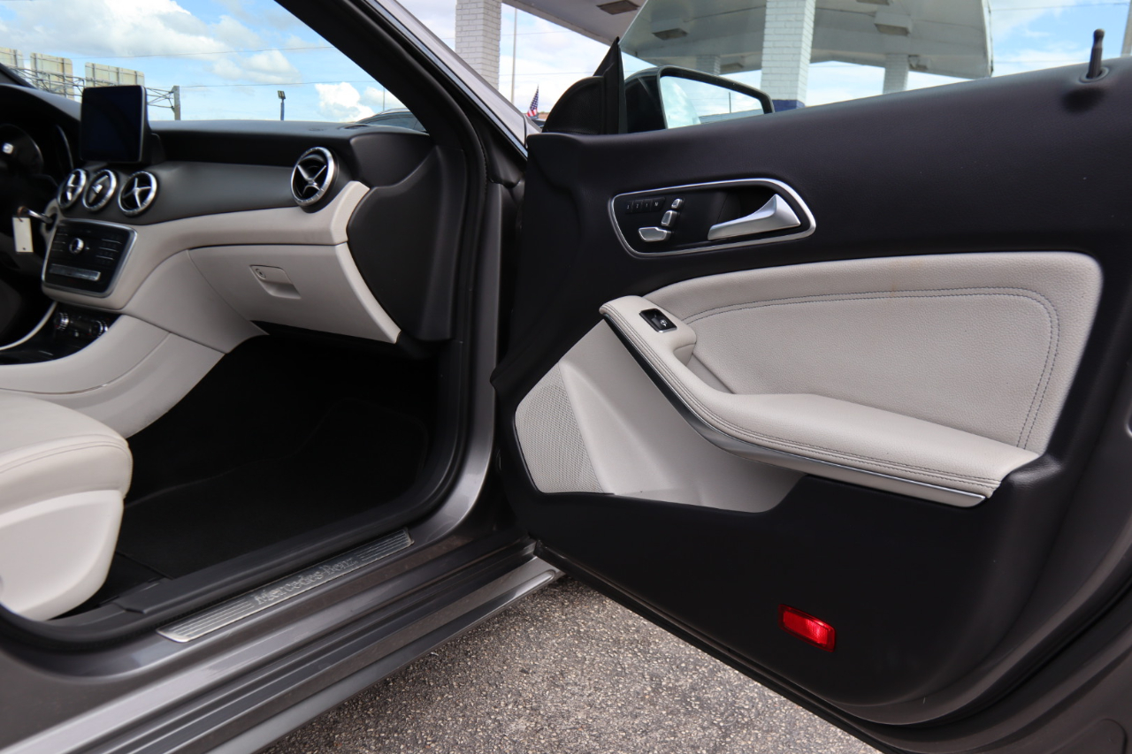 2018 Mercedes Benz CLA 250 photo 30