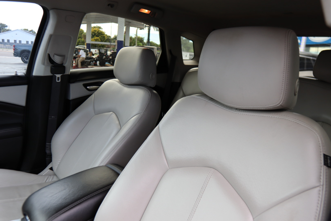 2013 Cadillac SRX Base photo 17
